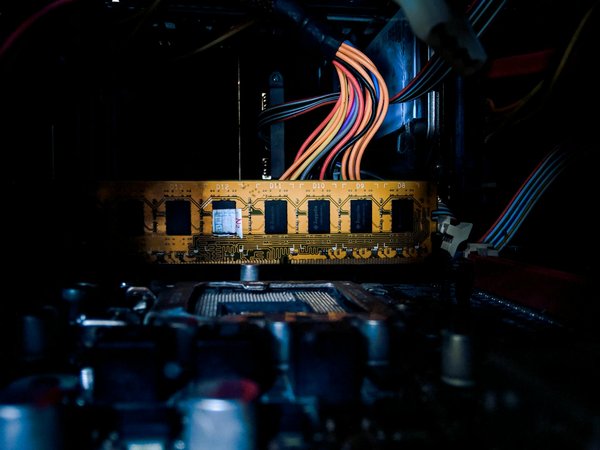 What is the future of 5G technology in the UK computing landscape?